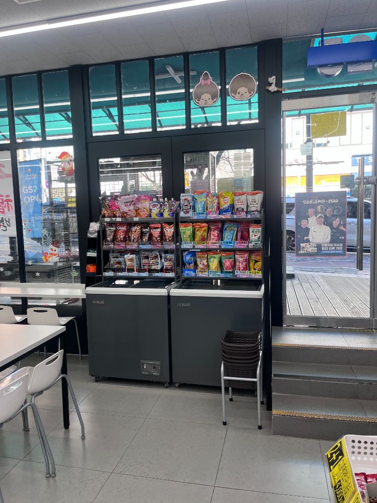 K-FoodLAB section in convenience store with instant food and beverage display